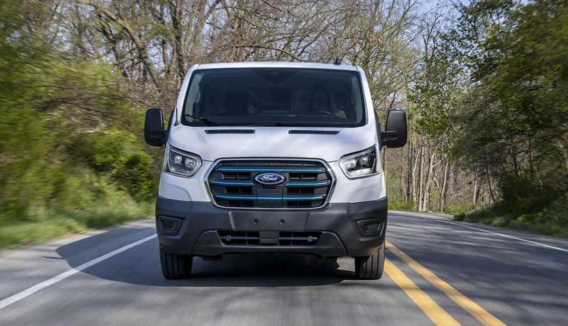 Ford отзывает E-Transit 